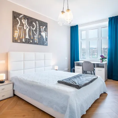 Апартаменты Stylish In The Center Of *